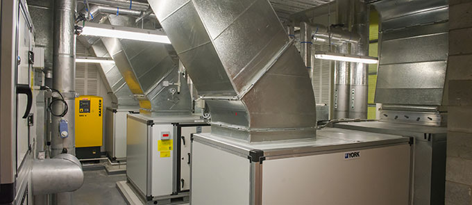 On-floor air handling plant room
